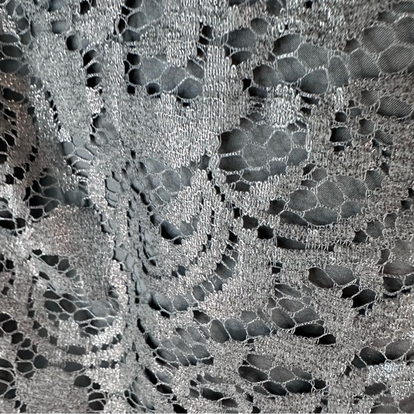 WHITE HOUSE BLACK MARKET Women’s Size 6 Top Blouse Cropped Tee Shirt Lace Lined - Picture 9 of 13